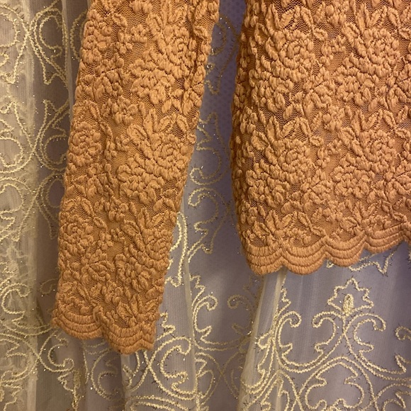 Lace zippered top - Picture 2 of 10